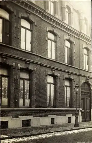 Foto Ak Roubaix Nord, Wohnhaus, Straßenpartie