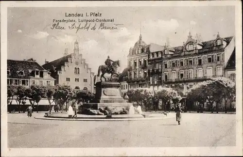 Ak Landau in der Pfalz, Paradeplatz, Luitpold Denkmal