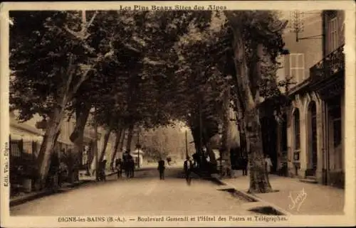 Ak Digne les Bains Alpes de Haute Provence, Boulevard Gassendi et l'Hôtel des Postes