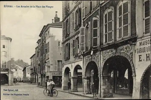 Ak Épinal Lothringen Vosges, Les Arcades de la Place des Vosges