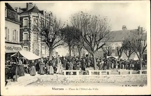 Ak Vierzon Cher, Place de l'Hotel de Ville