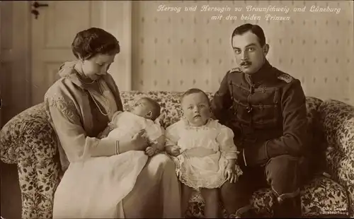 Ak Herzog Ernst August von Braunschweig, Prinzessin Victoria Luise von Preußen, Prinzen