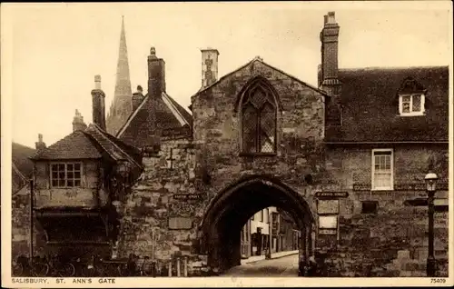 Ak Salisbury South West England, Street view with St. Ann's Gate