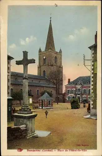 Ak Donzenac Corrèze, Place de l'Hôtel de Ville