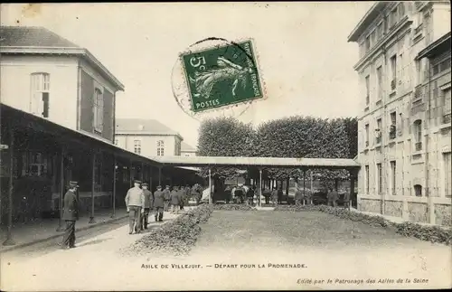 Ak Villejuif Val de Marne, Asile, Départ pour la Promenade