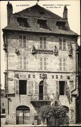 Ak Beaulieu Corrèze, Vieille Maison en face l'Eglise