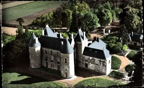 Ak Pithiviers Loiret, Le Château des Essarts, Blick aus der Vogelschau