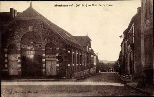 Ak Montmarault Allier, Rue de la Gare, Marche Couvert