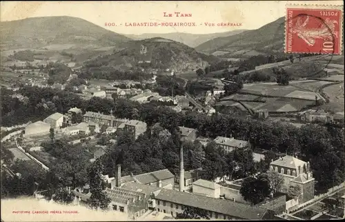 Ak Labastide Rouairoux Tarn, vue générale d'en haut, collines, cheminée
