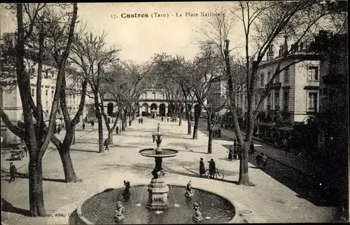 Ak Castres Tarn, La Place Nationale, vue d'oiseau, fontaine, gens, piétons