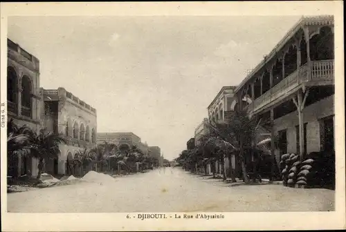 Ak Dschibuti, La Rue d'Abyssinie, Straßenpartie, Palmen