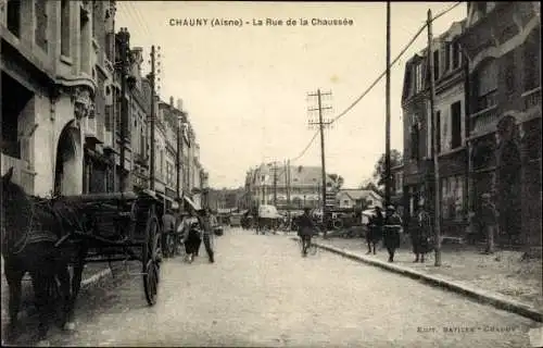 Ak Chauny Aisne, La Rue de la Chaussée, Kutsche, Straßenpartie