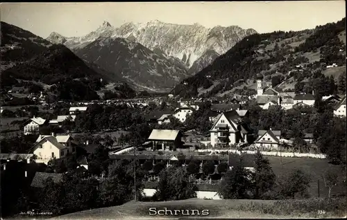 Ak Schruns in Vorarlberg, Totalansicht vom Ort, Berglandschaft