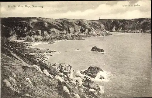 Ak Guernsey Kanalinseln, Moulin Huet Bay, panoramic view, coastline, lighthouse