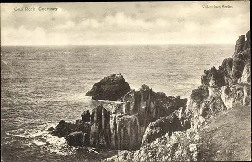 Ak Guernsey Kanalinseln, Gull Rock, steep coast, sea