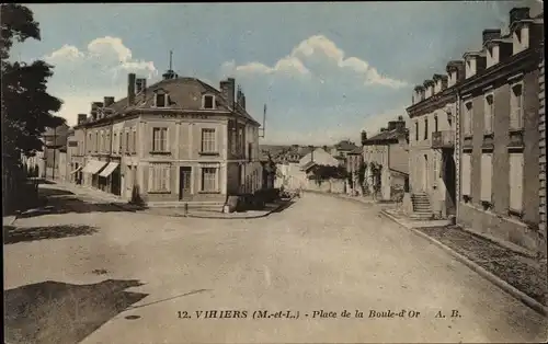 Ak Vihiers Maine et Loire, Place de la Boule d'Or