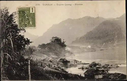 Ak Tuyen Quang Vietnam, bords de la riviere