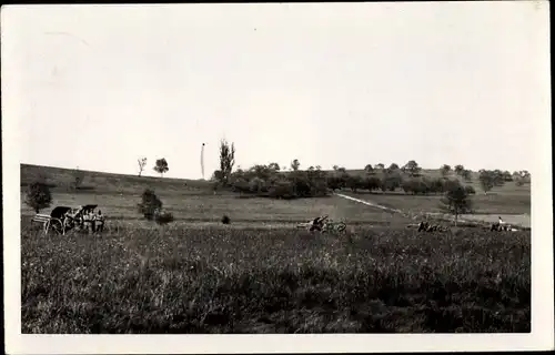 Foto Ak Kloten Kt. Zürich Schweiz, Soldaten an Geschützen, Artillerie