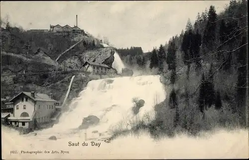 Ak Saut du Day Vallorbe Kt. Waadt Schweiz, Blick auf den Wasserfall