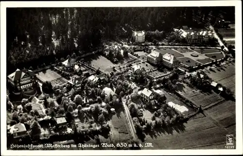 Ak Masserberg im Thüringer Schiefergebirge, Fliegeraufnahme vom Ort, Klinke und Co. Nr. 15177