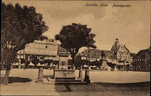 Ak Landau in der Pfalz, Paradeplatz, Brunnen