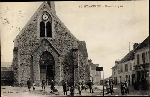 Ak Boissy le Chatel Seine et Marne, Place de l'Eglise