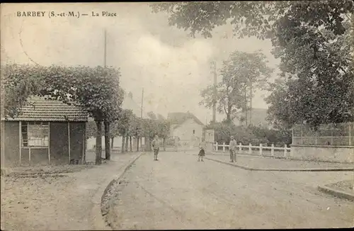 Ak Barbey Seine et Marne, La Place