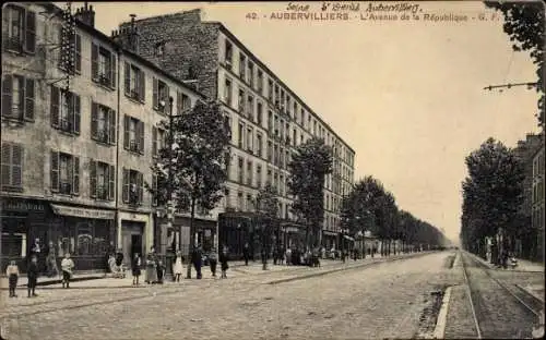 Ak Aubervilliers Seine Saint Denis, L'Avenue de la République