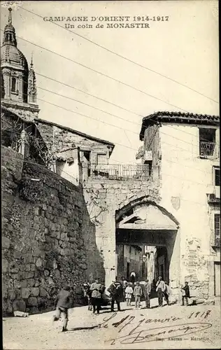 Ak Bitola Monastir Mazedonien, Un coin de Monastir, porte, eglise, Campagne d'Orient 1914 -1917