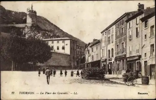 Ak Tournon Ardèche, La Place des Graviers, Geschäfte, Platz, Turm