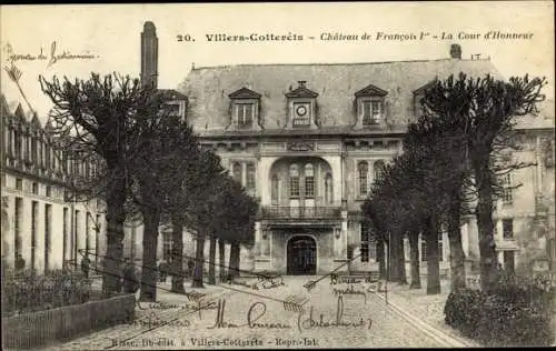 Ak Villers Cotterêts Aisne, Château de Francois 1er, la Cour d'honneur