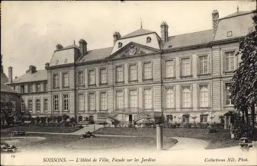 Ak Soissons Aisne, L'Hôtel de Ville, facade sur les Jardins