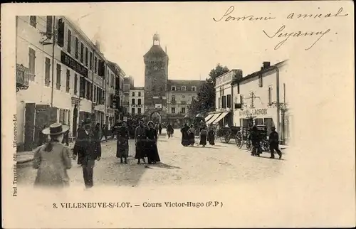 Ak Villeneuve sur Lot Lot et Garonne, Cours Victor Hugo