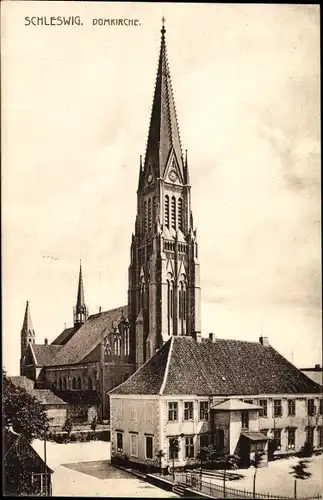 Ak Schleswig in Schleswig Holstein, Blick auf die Domkirche, Straßenpartie