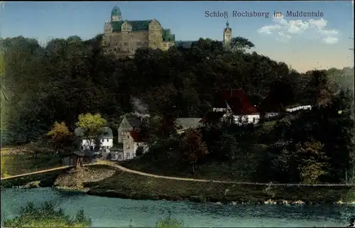 Ak Rochsburg Lunzenau in Sachsen, Flusspartie mit Blick zum Schloss Rochsburg im Muldental