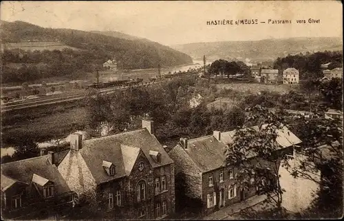 Ak Hastière Wallonien Namur, Panorama vers Givet, Wohnhäuser, Bahnstrecke