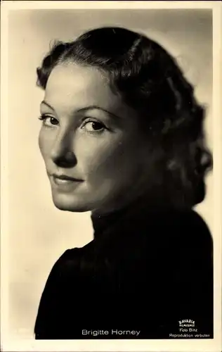 Ak Schauspielerin Brigitte Horney, Portrait, Schulterblick
