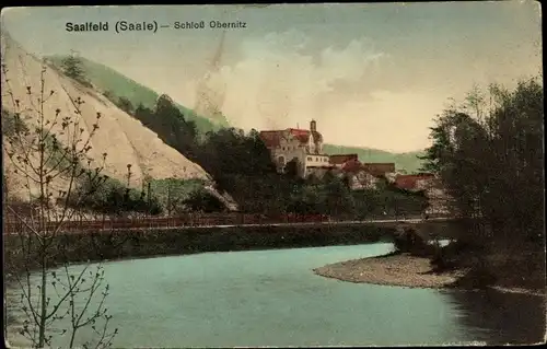 Ak Saalfeld an der Saale Thüringen, Blick über das Wasser zum Schloss Obernitz 