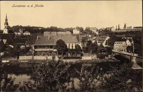 Ak Lunzenau in Sachsen, Muldepartie mit Blick auf die Stadt, Brücke, Restaurant, Kirche