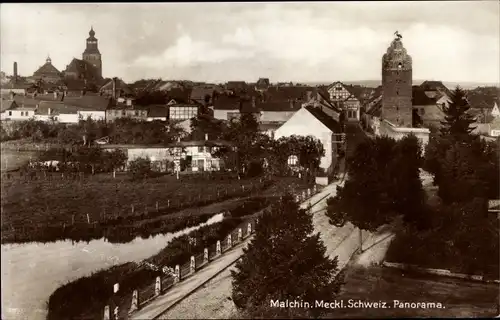 Ak Malchin in Mecklenburg Vorpommern, St. Johanniskirche, Fangelturm, Panorama 