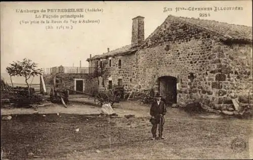 Ak Aubens Ardèche, L'Auberge de Peyrebeilhe, la Facade principale, vue prise de la Route du Puy