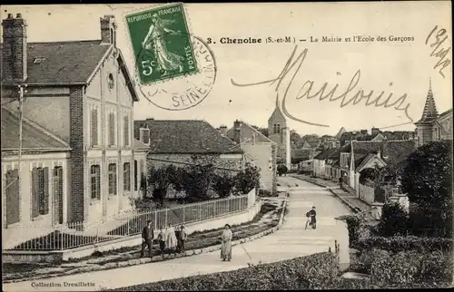 Ak Chenoise Seine et Marne, La Mairie et l'Ecole des Garcons