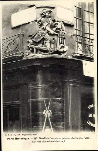 Ak Paris IV., Bas Relief en pierre pointe Au Gagne Petit, Rue des Nonnains d'Hyères 5