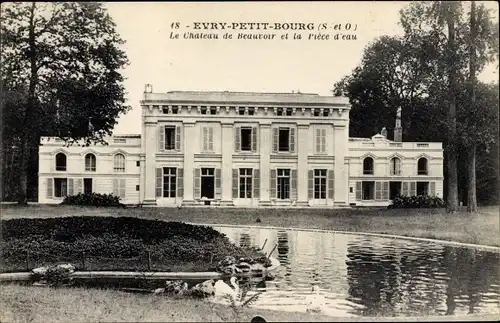 Ak Evry Petit Bourg Essonne, Le Château de Beauvoir et la Pièce d'eau