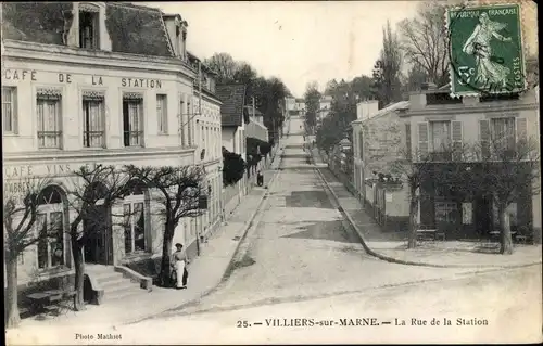 Ak Villiers sur Marne Val de Marne, La Rue de la Station, Café