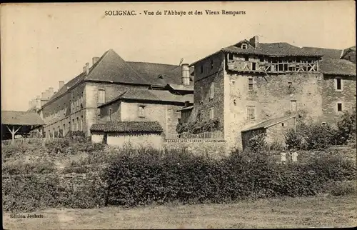 Ak Solignac Haute Vienne, Vue de l'Abbaye et des Vieux Remparts