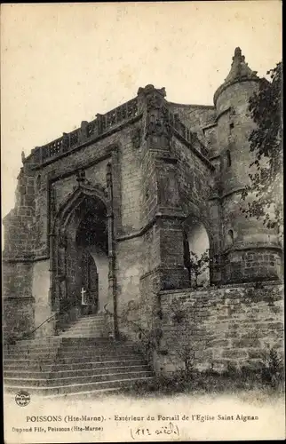 Ak Poissons Haute Marne, Exterieure du Portail de l'Eglise Saint Aignan