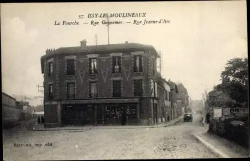 Ak Issy les Moulineaux Hauts de Seine, La Fourche, Rue Guynemer, Rue Jeanne d'Arc