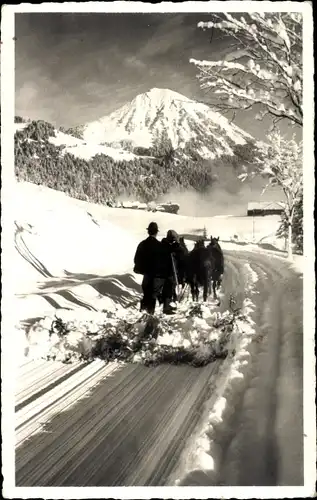 Ak Leysin Kt. Waadt Schweiz, Mont d'Or, Pferdegespann, Schneeräumung auf der Straße