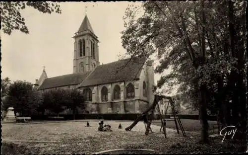 Ak Cormeilles en Parisis Val d'Oise, L'Eglise Saint Martin et le jardin d'enfants, Spielplatz
